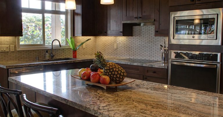 Clean looking kitchen with fruit on island